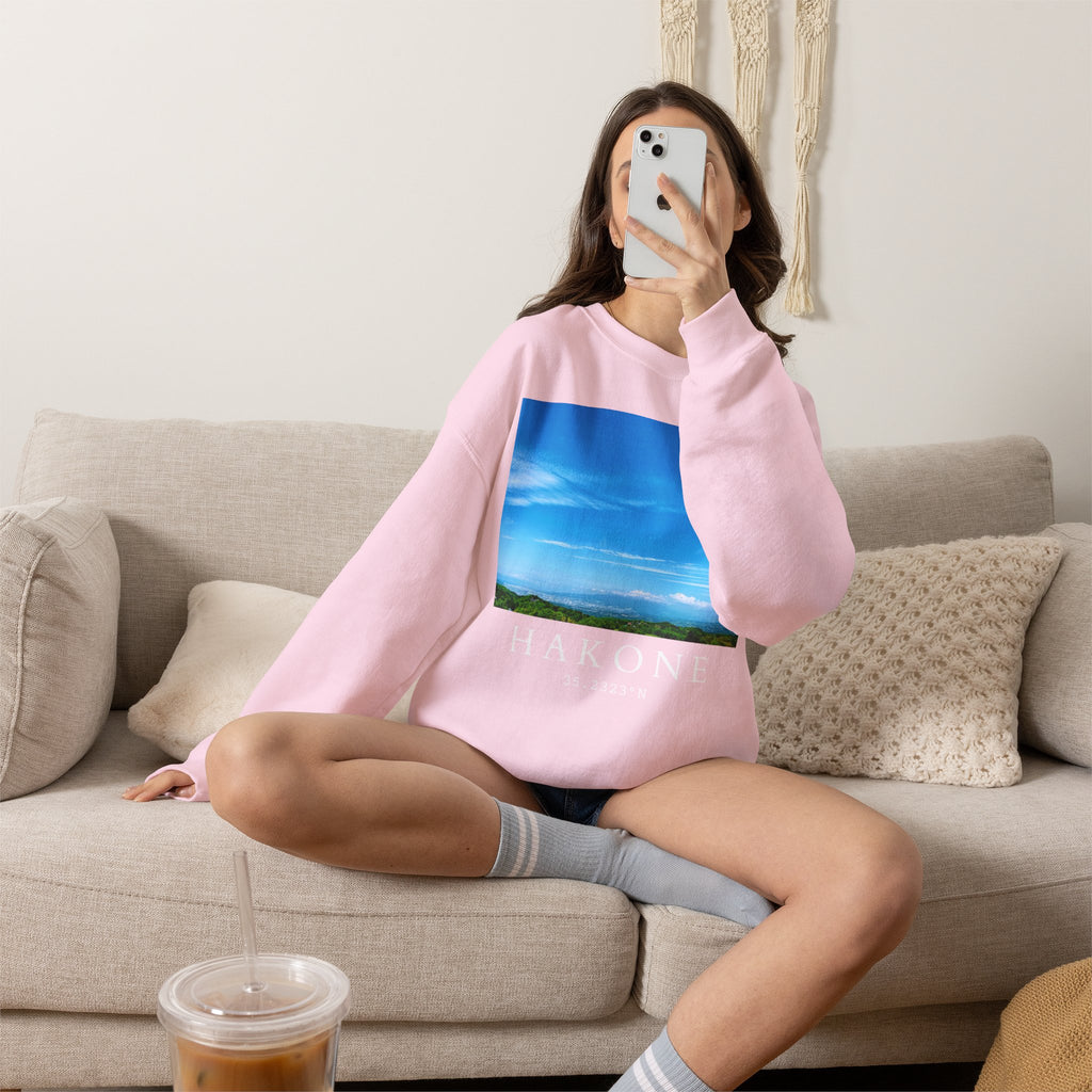 Hakone Mountain Club White/Black/Navy/Light Pink Crewneck
